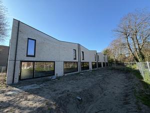 Achtergevel van nieuwbouw woning te Brugge (Assebroek) by Transparant Projects